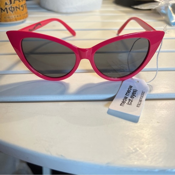 PETALS AND PEACOCKS Meow Meow Cat Eyes Red Sunglasses UV 400 Protection Retro - Picture 2 of 5